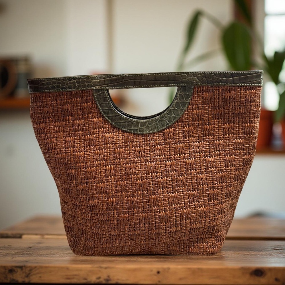 Tanner,Made in Italy, Straw bag in milk chocolate brown & green leather trim EUC
